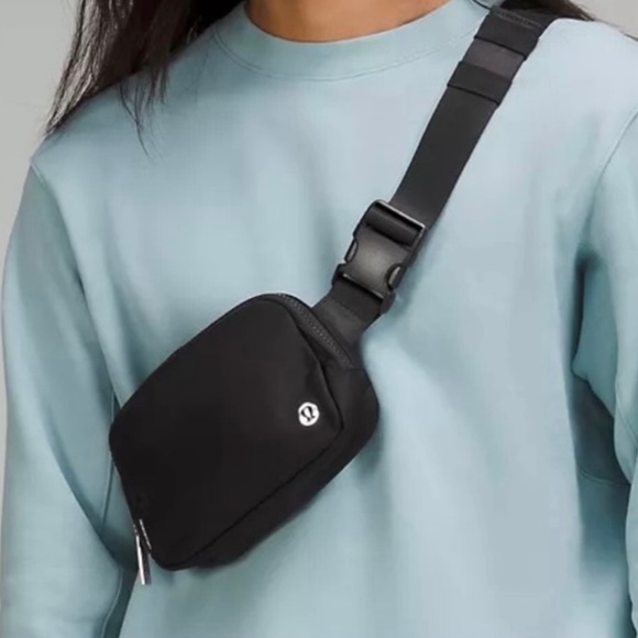 NWT Lululemon Everywhere Belt Bag - Picture 3 of 7